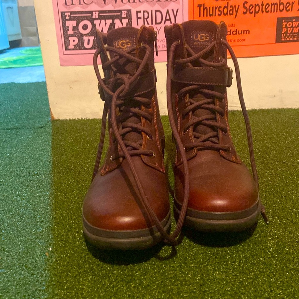 Kesey Ugg Boots (Brown) size 9